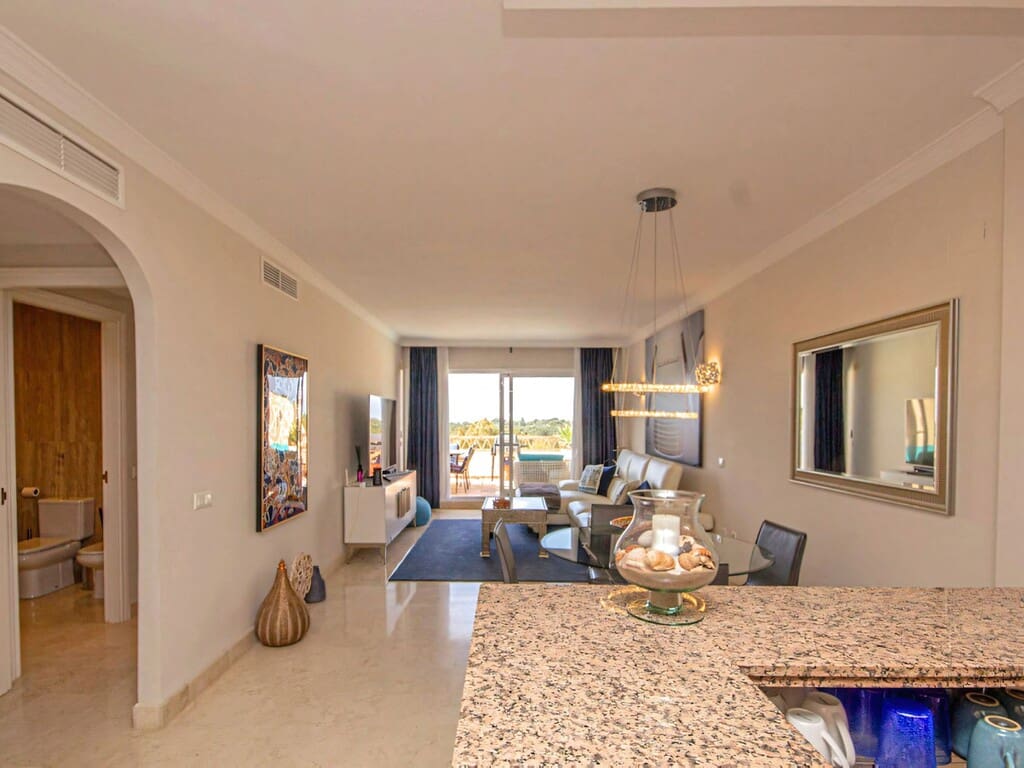 2 soverom Leilighet til salgs i Elviria med svømmebasseng garasje - € 389 000 (Ref: 9804968)