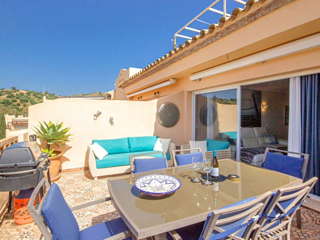 2 soverom Leilighet til salgs i Elviria med svømmebasseng garasje - € 389 000 (Ref: 9804968)