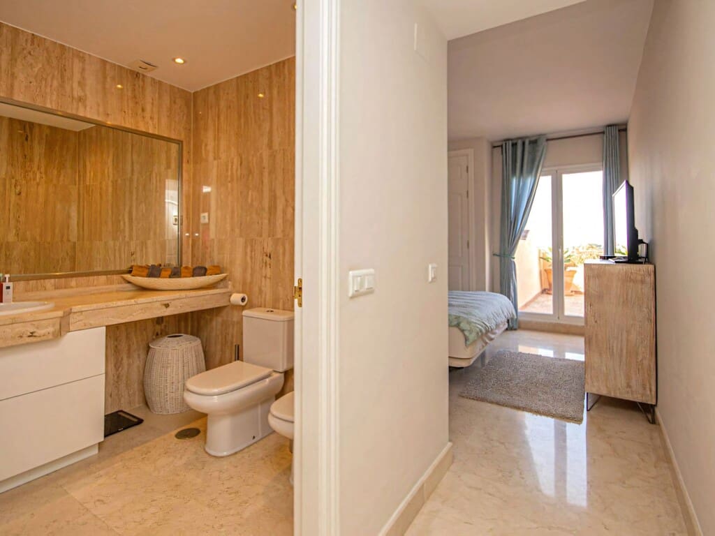 2 soverom Leilighet til salgs i Elviria med svømmebasseng garasje - € 389 000 (Ref: 9804968)