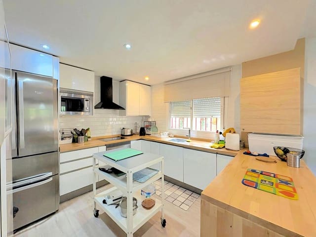 3 sypialnia Dom na sprzedaż w Mijas z basenem garażem - 515 000 € (Ref: 9804969)