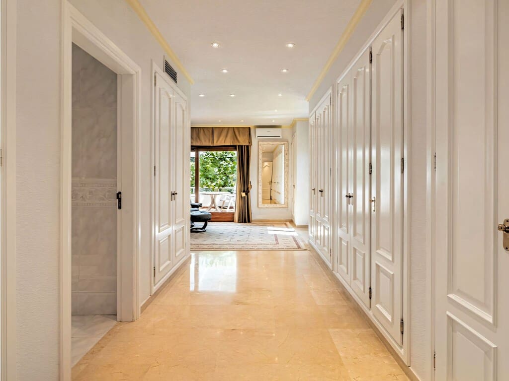 5 soveværelse Villa til salg i New Golden Mile med swimmingpool garage - € 2.400.000 (Ref: 9806202)