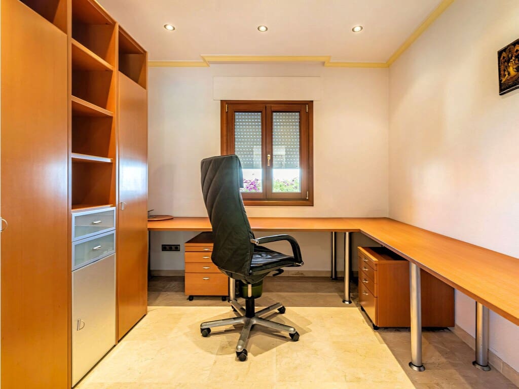 5 soveværelse Villa til salg i New Golden Mile med swimmingpool garage - € 2.400.000 (Ref: 9806202)