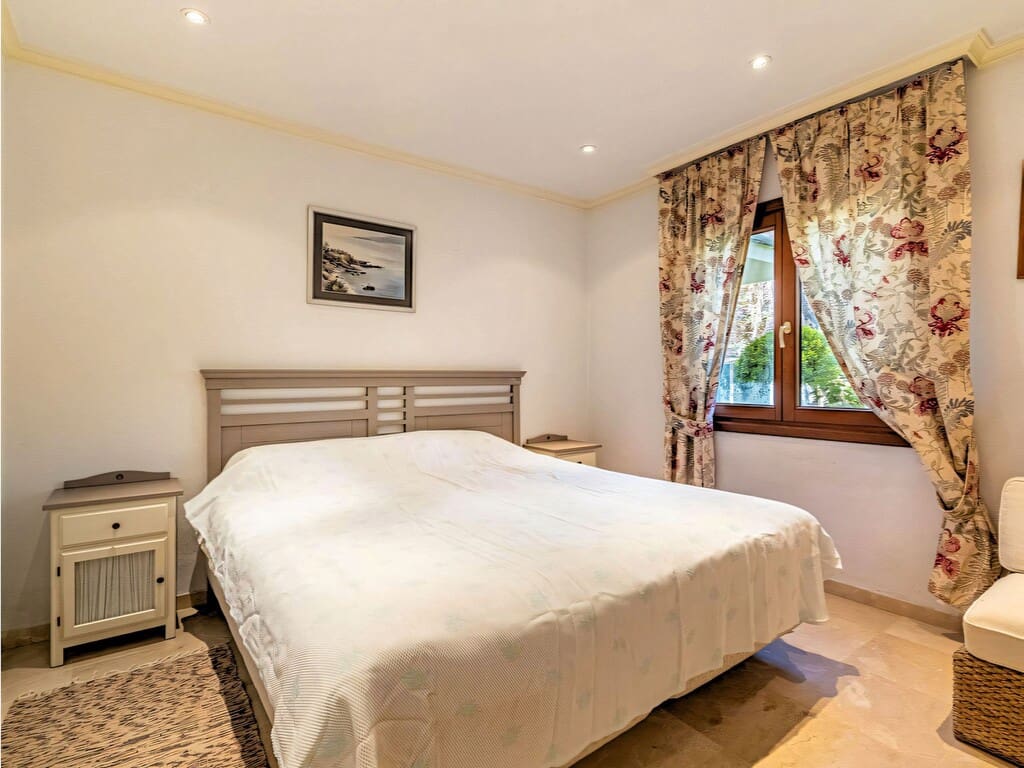 5 soveværelse Villa til salg i New Golden Mile med swimmingpool garage - € 2.400.000 (Ref: 9806202)