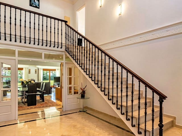 5 soveværelse Villa til salg i New Golden Mile, Estepona med swimmingpool garage - € 2.400.000 (Ref: 9806202)