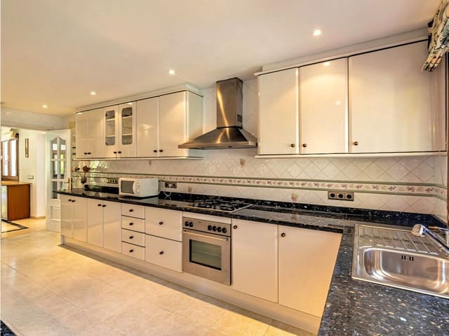 5 soveværelse Villa til salg i New Golden Mile, Estepona med swimmingpool garage - € 2.400.000 (Ref: 9806202)