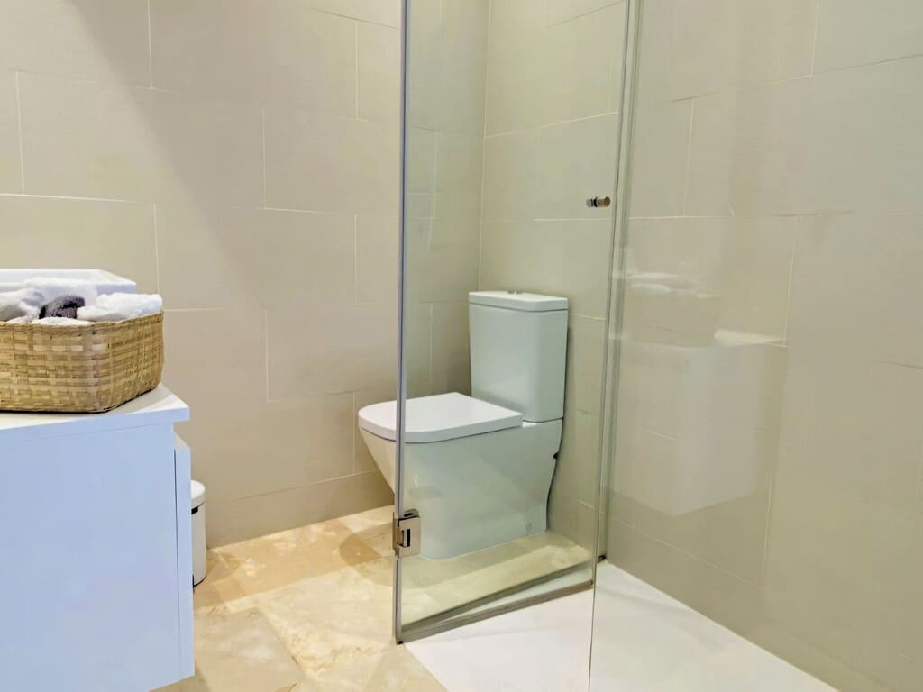 3 bedroom Apartment for sale in Benahavis with pool garage - € 619,000 (Ref: 9806203)