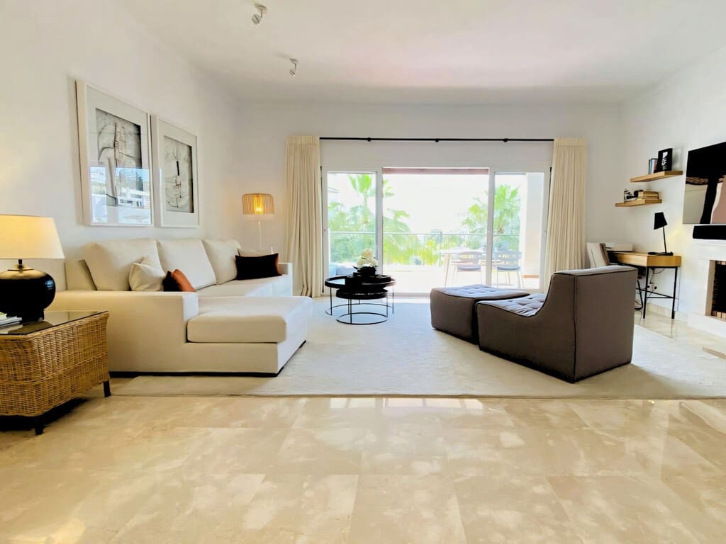 3 bedroom Apartment for sale in Benahavis with pool garage - € 619,000 (Ref: 9806203)