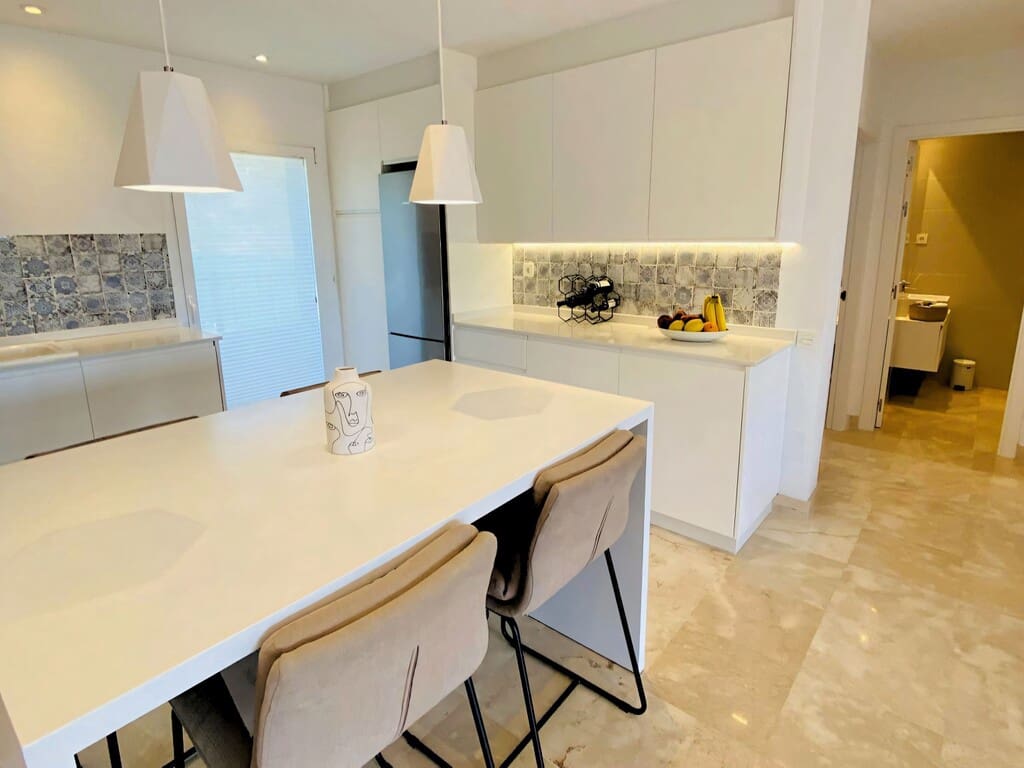 3 bedroom Apartment for sale in Benahavis with pool garage - € 619,000 (Ref: 9806203)