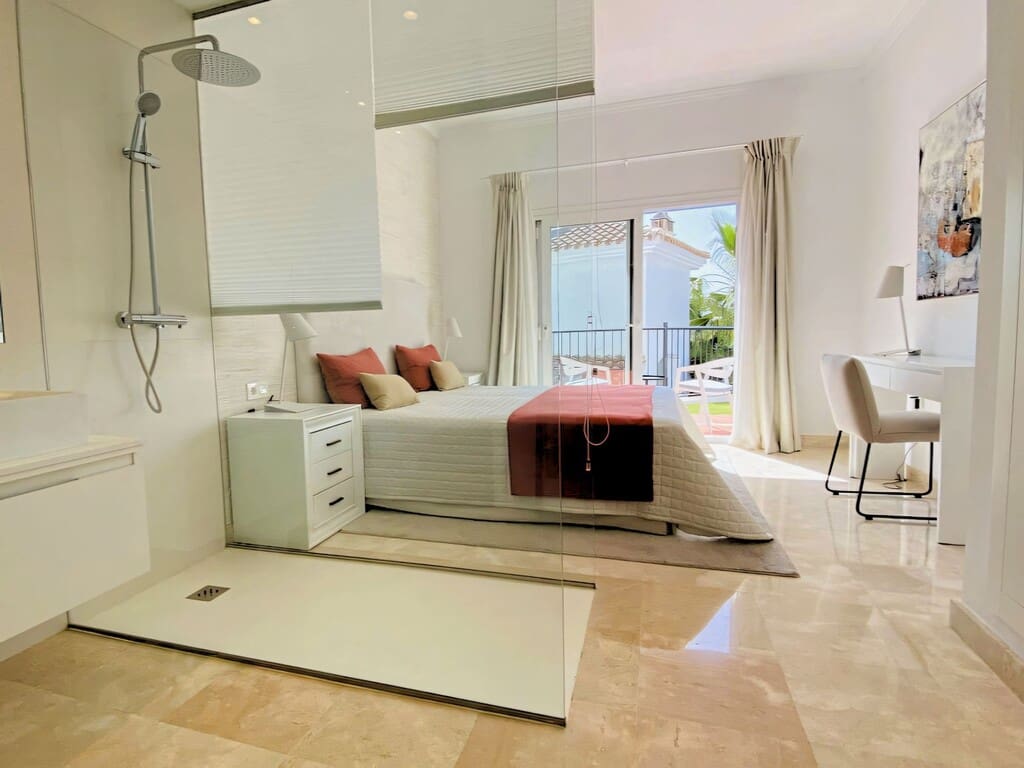 3 bedroom Apartment for sale in Benahavis with pool garage - € 619,000 (Ref: 9806203)