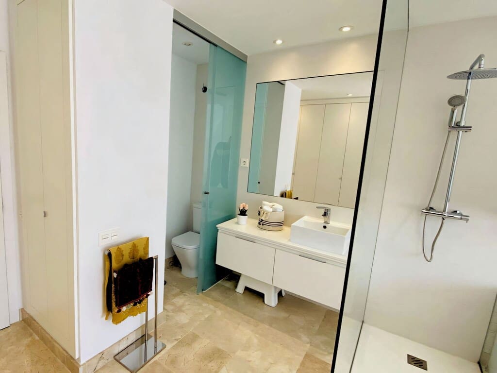 3 bedroom Apartment for sale in Benahavis with pool garage - € 619,000 (Ref: 9806203)