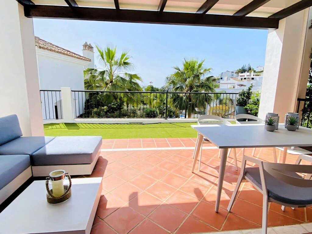 3 bedroom Apartment for sale in Benahavis with pool garage - € 619,000 (Ref: 9806203)