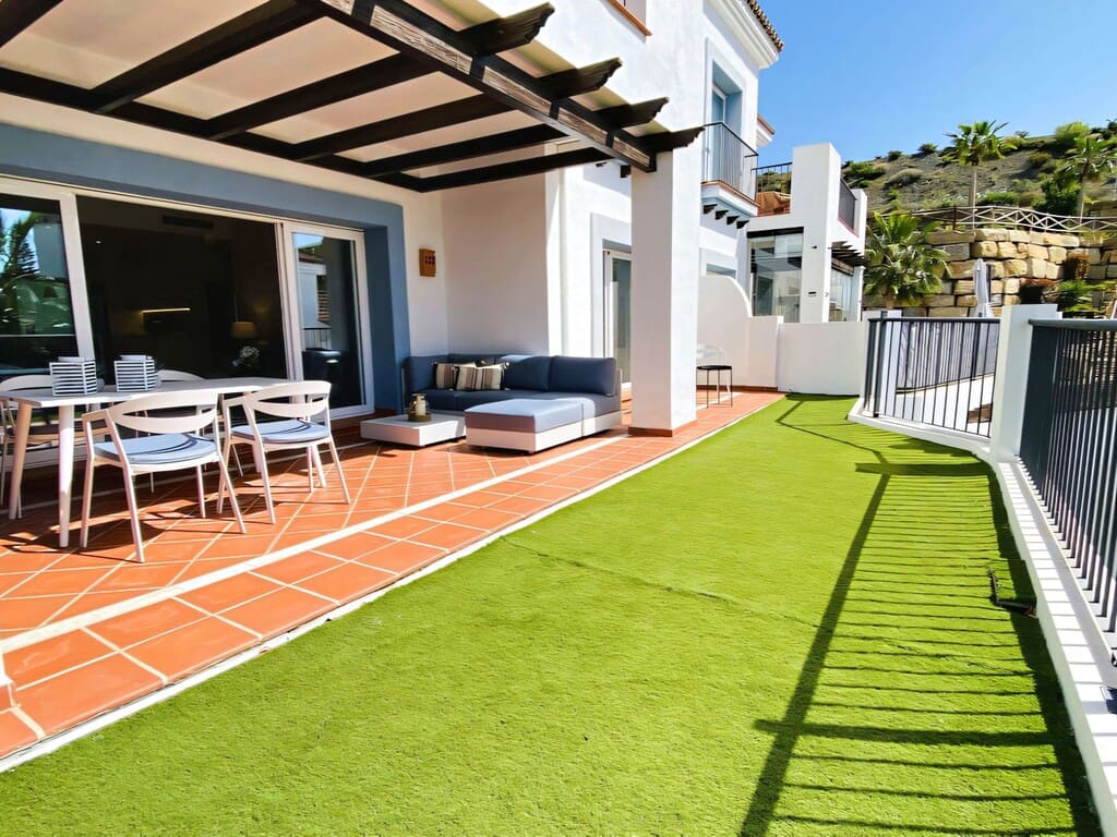 3 bedroom Apartment for sale in Benahavis with pool garage - € 619,000 (Ref: 9806203)