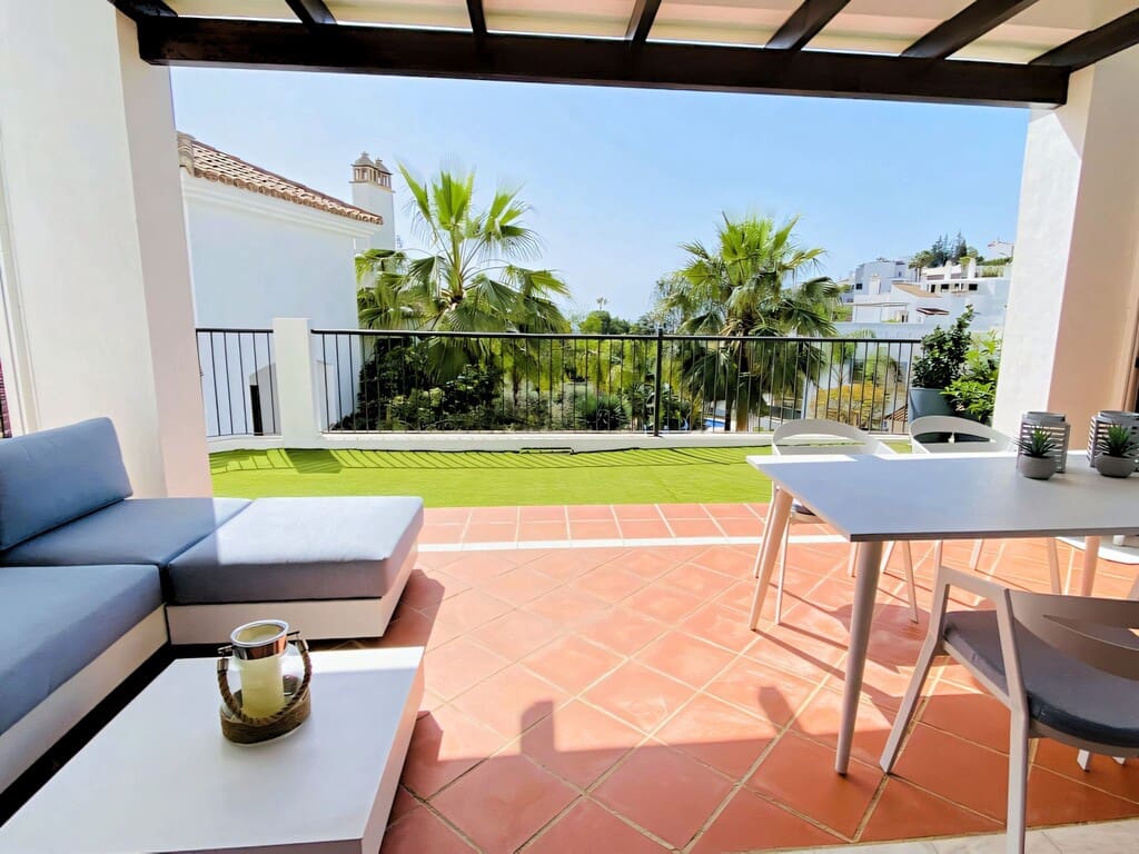 3 bedroom Apartment for sale in Benahavis with pool garage - € 619,000 (Ref: 9806203)