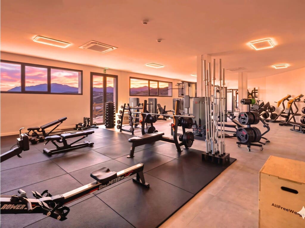 3 bedroom Apartment for sale in Benahavis with pool garage - € 619,000 (Ref: 9806203)