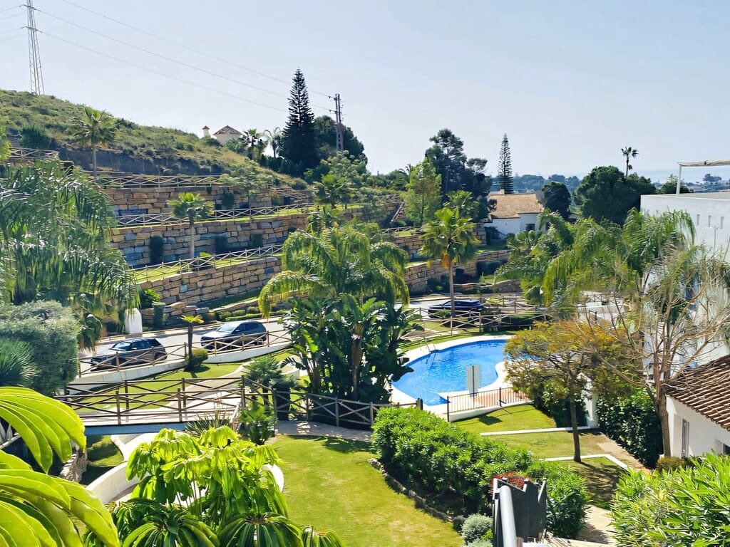 3 bedroom Apartment for sale in Benahavis with pool garage - € 619,000 (Ref: 9806203)