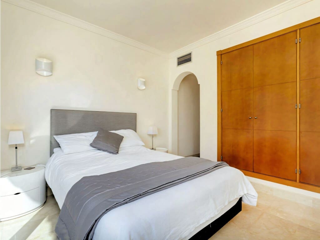 2 sovrum Lägenhet till salu i Nueva Andalucia med pool garage - 475 000 € (Ref: 9807770)