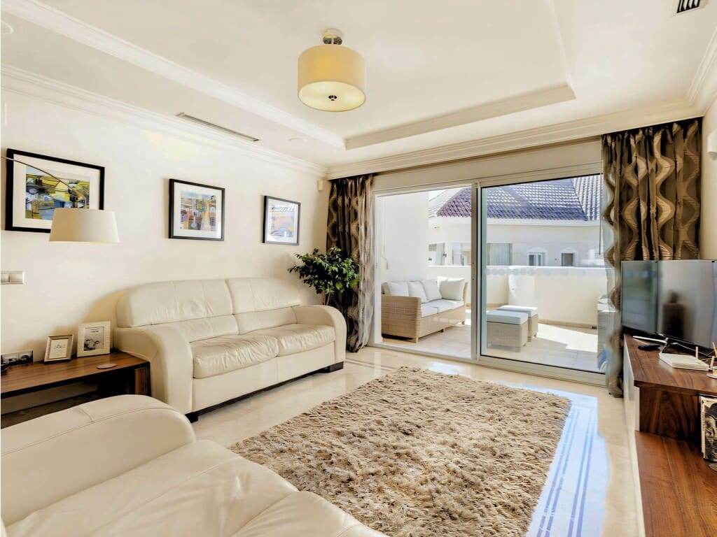 2 sovrum Lägenhet till salu i Nueva Andalucia med pool garage - 475 000 € (Ref: 9807770)