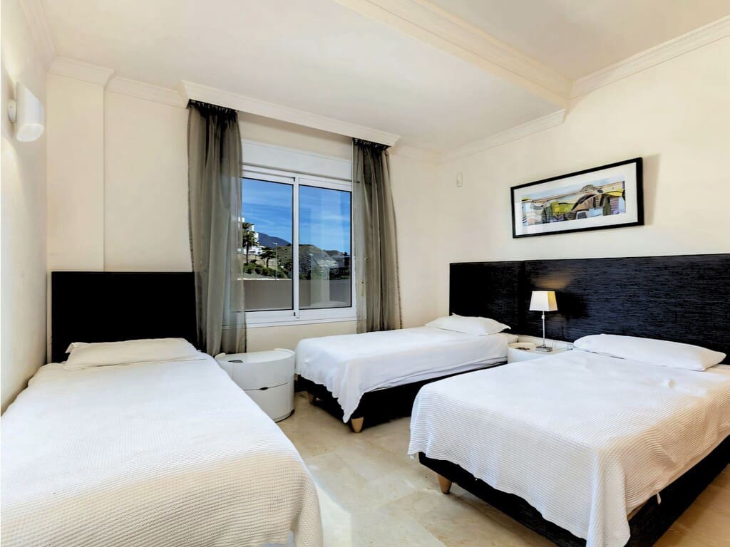 2 sovrum Lägenhet till salu i Nueva Andalucia med pool garage - 475 000 € (Ref: 9807770)