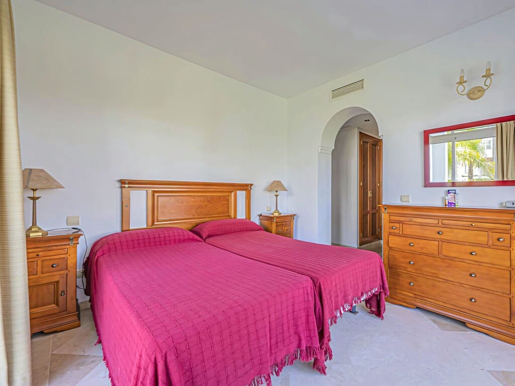 3 sypialnia Apartament na sprzedaż w New Golden Mile z basenem garażem - 715 000 € (Ref: 9807771)