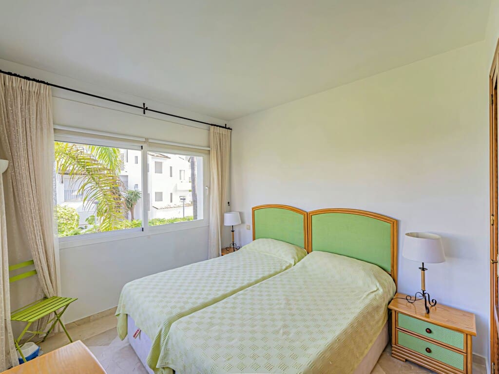 3 sypialnia Apartament na sprzedaż w New Golden Mile z basenem garażem - 715 000 € (Ref: 9807771)