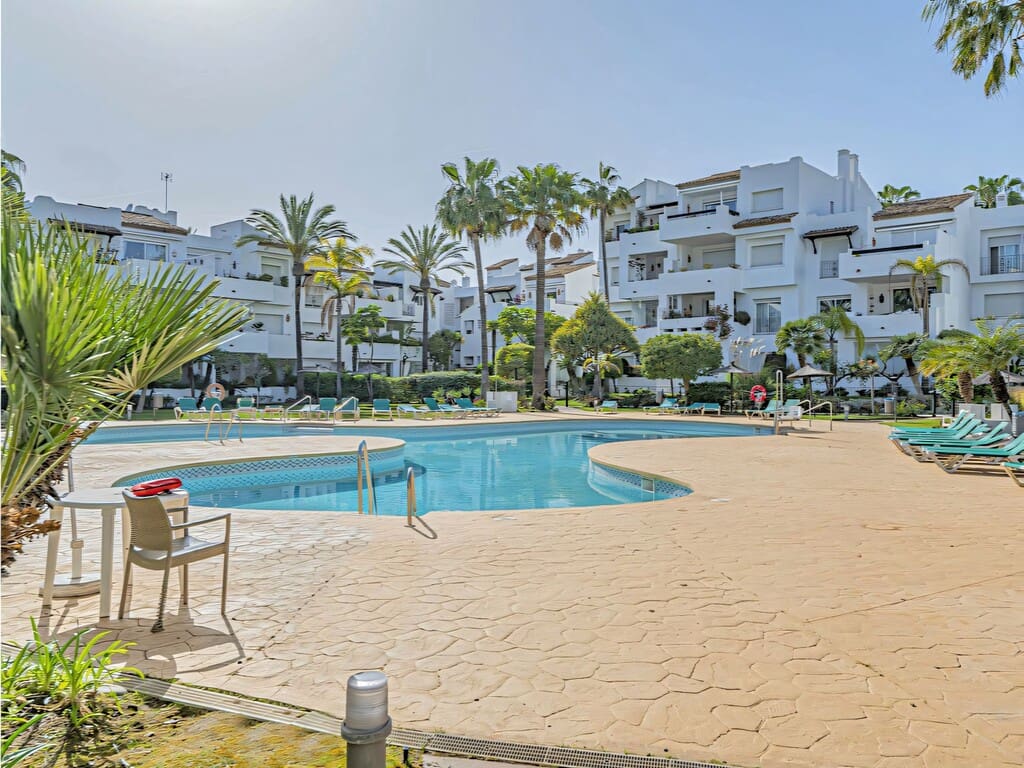 3 sypialnia Apartament na sprzedaż w New Golden Mile z basenem garażem - 715 000 € (Ref: 9807771)