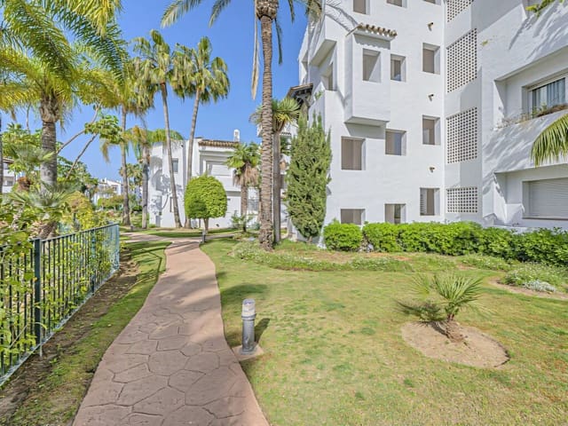 3 sypialnia Apartament na sprzedaż w New Golden Mile, Estepona z basenem garażem - 715 000 € (Ref: 9807771)