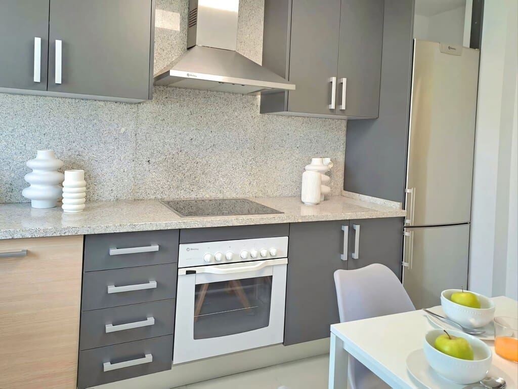 2 chambre Appartement à vendre à Estepona avec piscine garage - 320 000 € (Ref: 9807772)