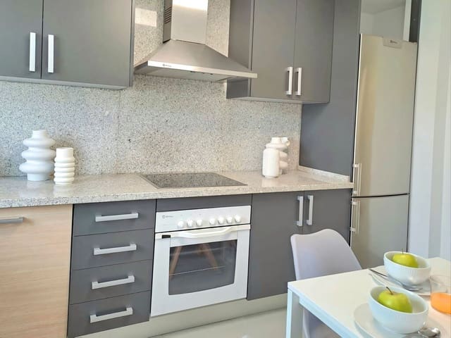 2 chambre Appartement à vendre à Estepona avec piscine garage - 320 000 € (Ref: 9807772)