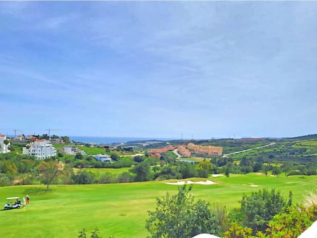 2 chambre Appartement à vendre à Estepona avec piscine garage - 320 000 € (Ref: 9807772)
