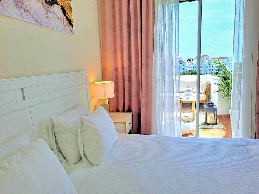 2 chambre Appartement à vendre à Estepona avec piscine garage - 320 000 € (Ref: 9807772)