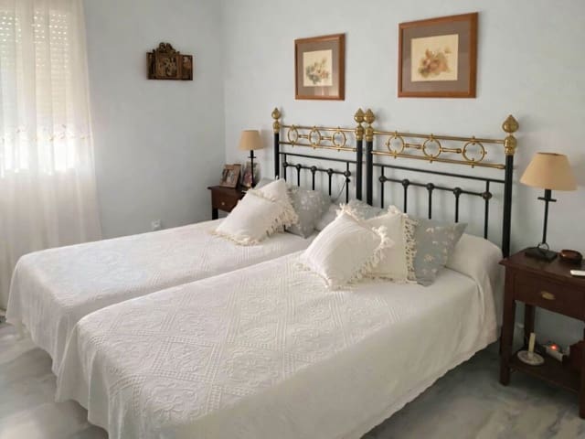 2 slaapkamer Appartement te koop in Nueva Andalucia, Marbella met zwembad garage - € 550.000 (Ref: 9807773)