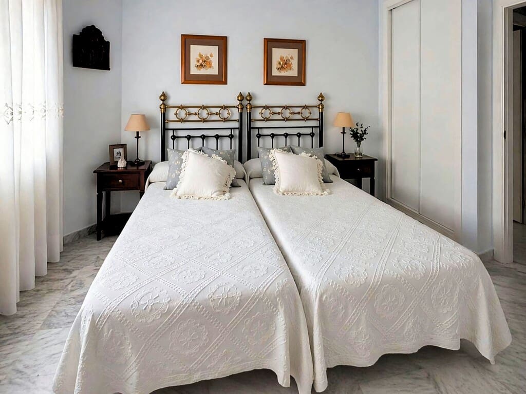 2 slaapkamer Appartement te koop in Nueva Andalucia met zwembad garage - € 550.000 (Ref: 9807773)
