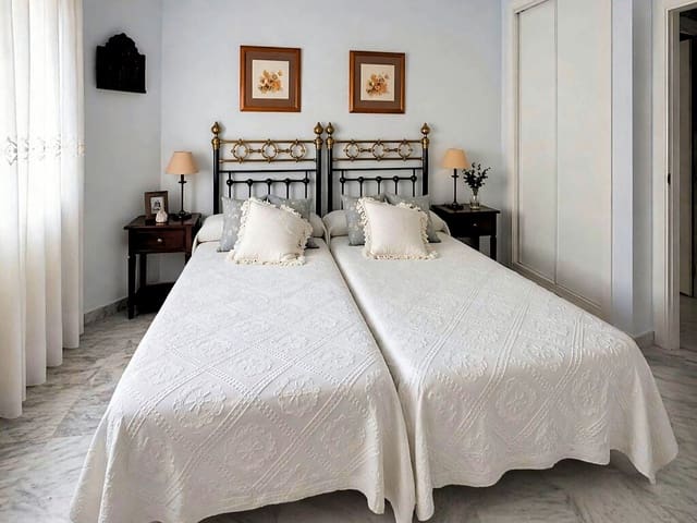 2 slaapkamer Appartement te koop in Nueva Andalucia, Marbella met zwembad garage - € 550.000 (Ref: 9807773)