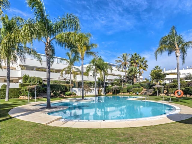 2 slaapkamer Appartement te koop in Nueva Andalucia, Marbella met zwembad garage - € 550.000 (Ref: 9807773)