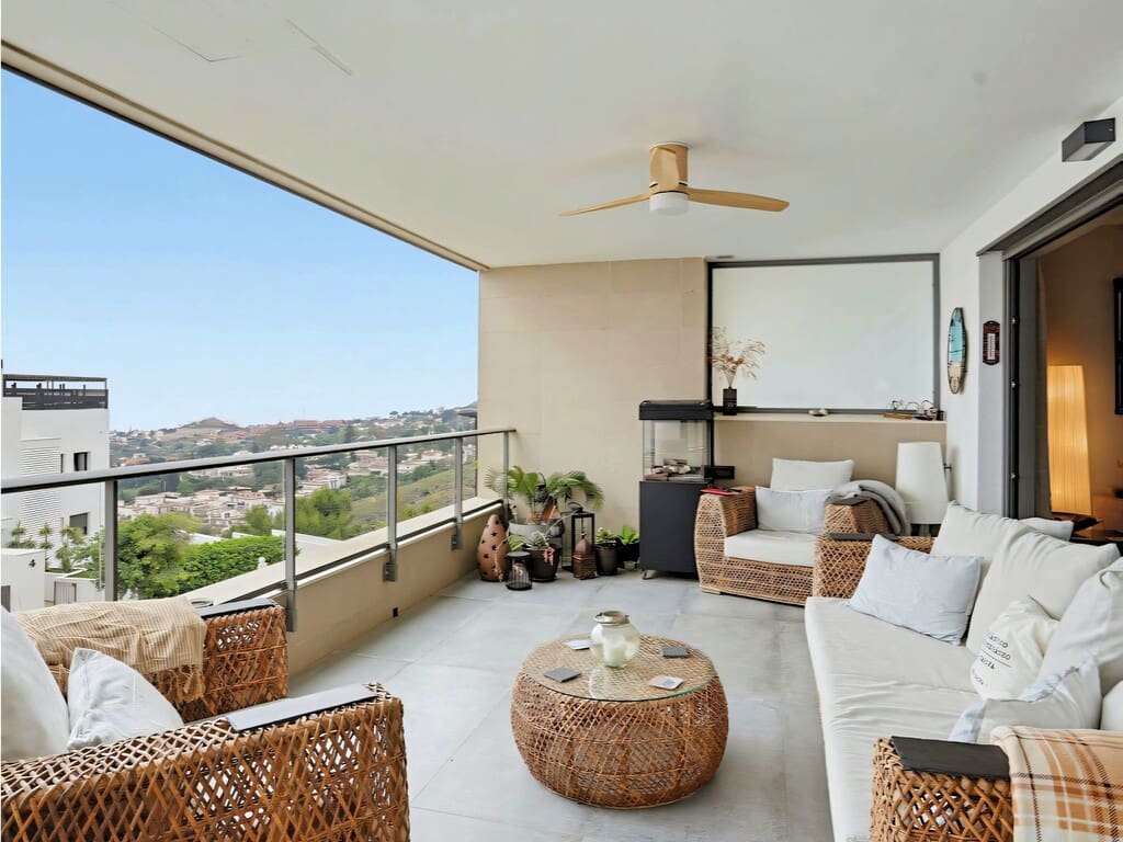 2 soverom Leilighet til salgs i Benalmadena med svømmebasseng garasje - € 549 995 (Ref: 9807774)