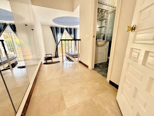 2 quarto Casa em Banda para venda em Nueva Andalucia, Marbella com piscina garagem - 775 000 € (Ref: 9811312)