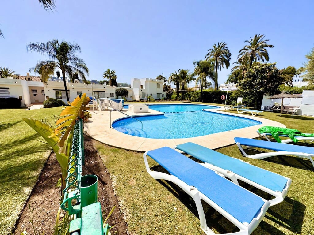 2 quarto Casa em Banda para venda em Nueva Andalucia com piscina garagem - 775 000 € (Ref: 9811312)