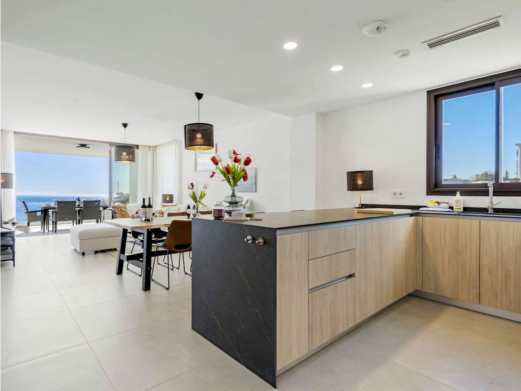 3 Zimmer Apartment zu verkaufen in Fuengirola mit Pool Garage - 699.000 € (Ref: 9811314)