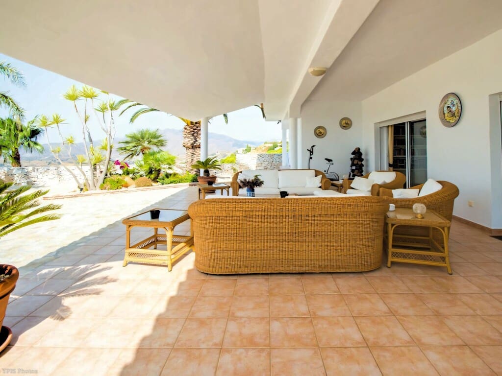 4 bedroom Villa for sale in Valtocado with pool garage - € 1,650,000 (Ref: 9813218)