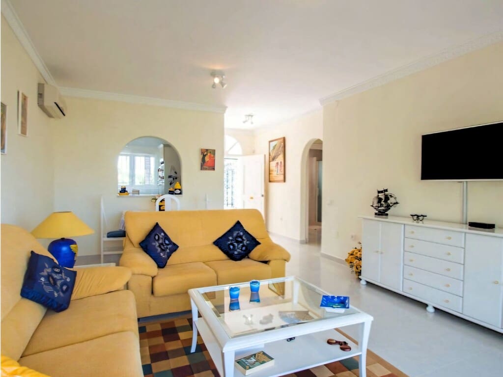 4 bedroom Villa for sale in Valtocado with pool garage - € 1,650,000 (Ref: 9813218)
