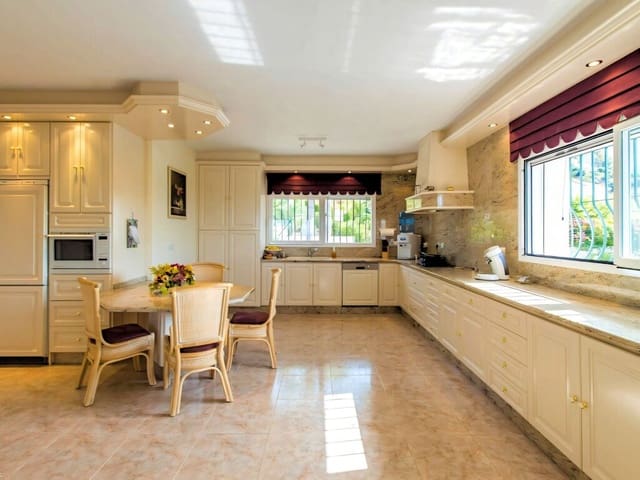 4 bedroom Villa for sale in Valtocado, Mijas with pool garage - € 1,650,000 (Ref: 9813218)
