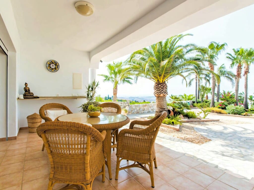 4 bedroom Villa for sale in Valtocado with pool garage - € 1,650,000 (Ref: 9813218)