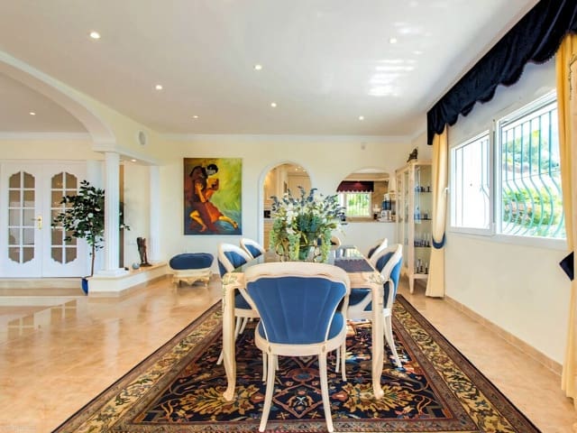 4 bedroom Villa for sale in Valtocado, Mijas with pool garage - € 1,650,000 (Ref: 9813218)