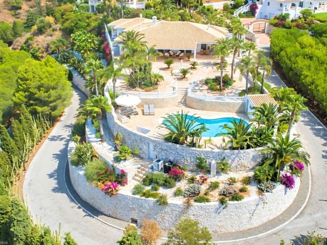 4 bedroom Villa for sale in Valtocado, Mijas with pool garage - € 1,650,000 (Ref: 9813218)