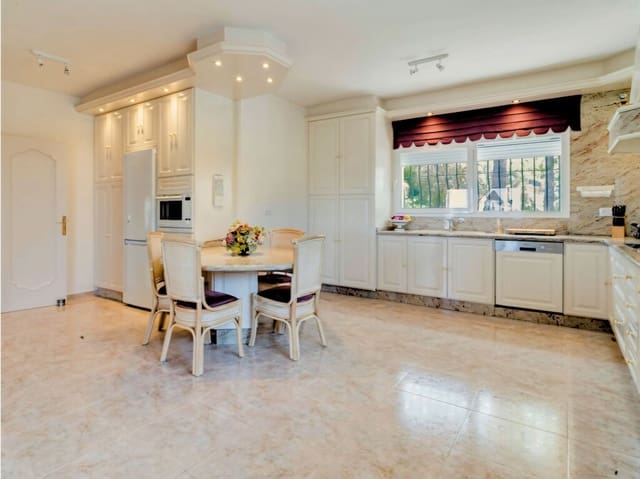 4 soveværelse Villa til salg i Valtocado, Mijas med swimmingpool garage - € 1.650.000 (Ref: 9813218)