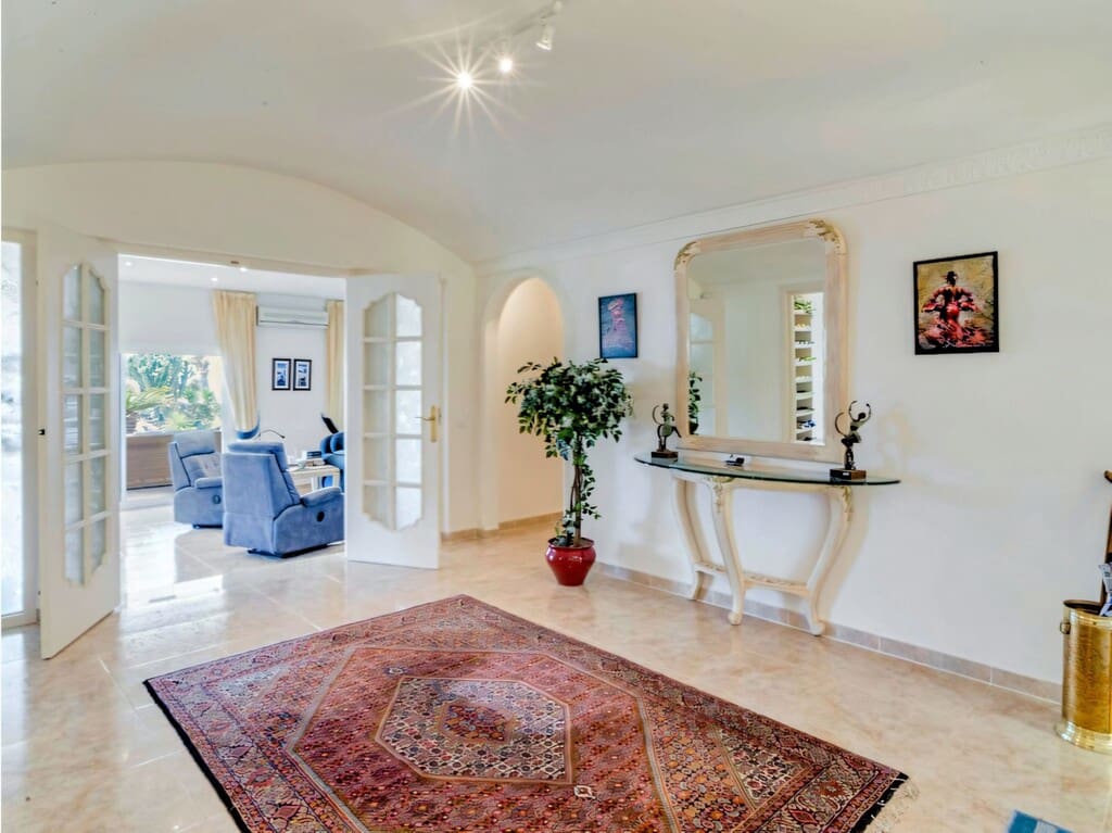 4 bedroom Villa for sale in Valtocado with pool garage - € 1,650,000 (Ref: 9813218)