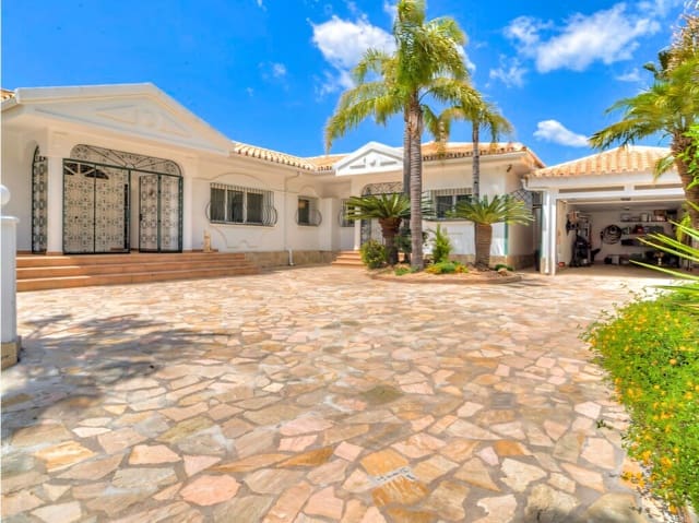 4 soveværelse Villa til salg i Valtocado, Mijas med swimmingpool garage - € 1.650.000 (Ref: 9813218)