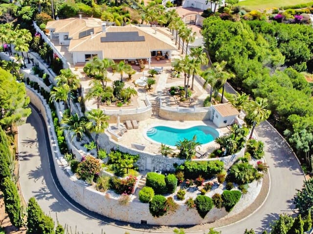 4 soveværelse Villa til salg i Valtocado, Mijas med swimmingpool garage - € 1.650.000 (Ref: 9813218)