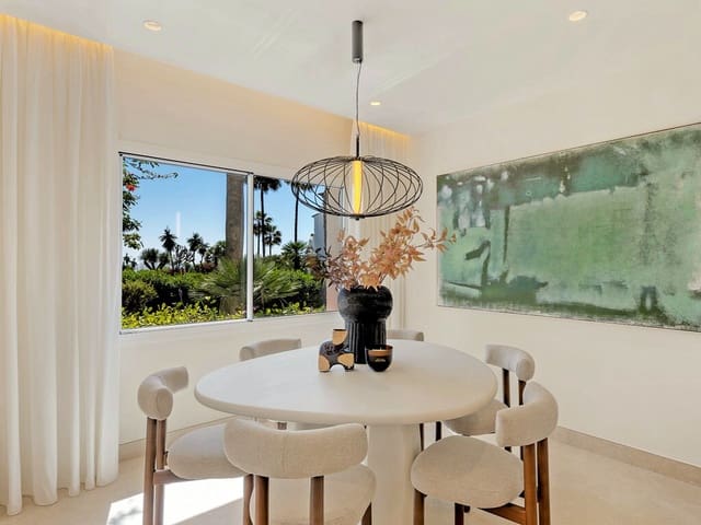 Apartamento de 3 habitaciones en Costalita, Estepona en venta con piscina garaje - 1.495.000 € (Ref: 9814267)