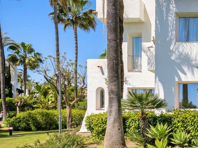 Apartamento de 3 habitaciones en Costalita, Estepona en venta con piscina garaje - 1.495.000 € (Ref: 9814267)